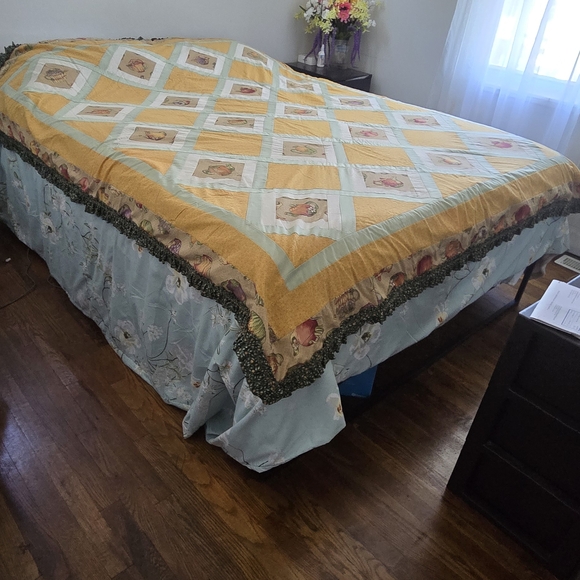 Elegant Multicolor Quilt for Home Bedding